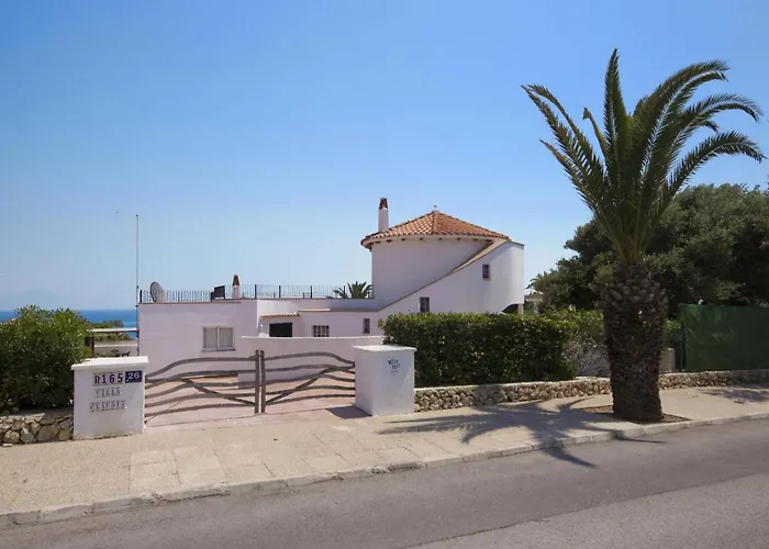 Claudia By ヴィラ *